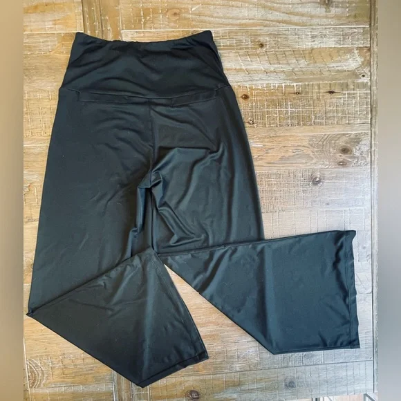 Arolina Black wide leg yoga pants sz Med - Picture 2 of 4